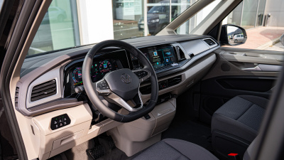 VW Multivan Bulli Long 2.0 TDI (pohľad do interiéru)