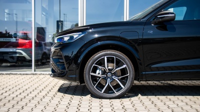 VW Tiguan 1.5 TSI eHybrid R-Line Limited (pohľad zozadu)