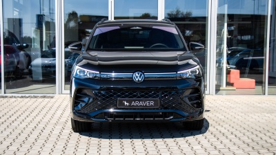 VW Tiguan 1.5 TSI eHybrid R-Line Limited (pohľad do interiéru)