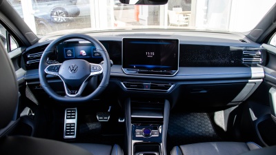 VW Tiguan 1.5 TSI eHybrid R-Line Limited (pohľad do interiéru)