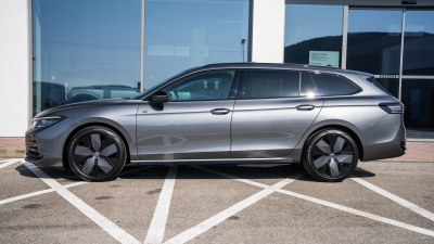 VW Passat Variant 2.0 TDI R-Line Limited 4x4 (pohľad zboku)