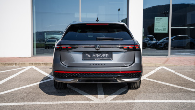 VW Passat Variant 2.0 TDI R-Line Limited 4x4 (pohľad do interiéru)