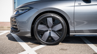 VW Passat Variant 2.0 TDI R-Line Limited 4x4 (pohľad do interiéru)