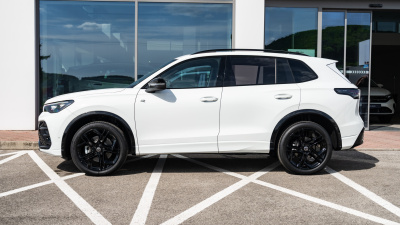 VW Tiguan 2.0 TDI R-Line Limited 4x4 (pohľad zboku)