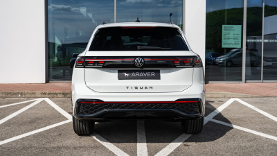 VW Tiguan 2.0 TDI R-Line Limited 4x4 (pohľad spredu)