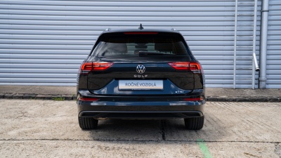 Volkswagen Golf Variant 1.5 eTSI  (pohľad zozadu)