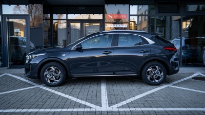 Kia XCeed 1.0 T-GDi Silver (pohľad zboku)