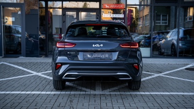 Kia XCeed 1.0 T-GDi Silver (pohľad spredu)
