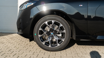 BMW X3 20 xDrive (pohľad spredu)