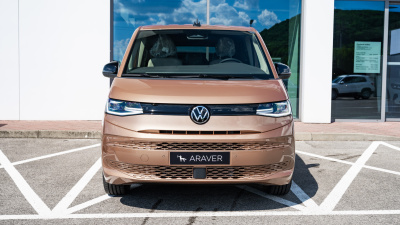 VW Multivan Bulli Long 2.0 TDI (pohľad zozadu)