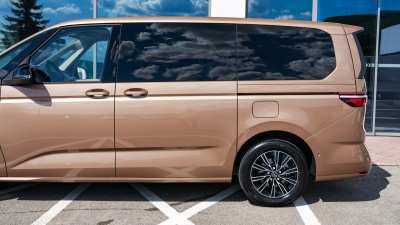 VW Multivan Bulli Long 2.0 TDI (pohľad do interiéru)