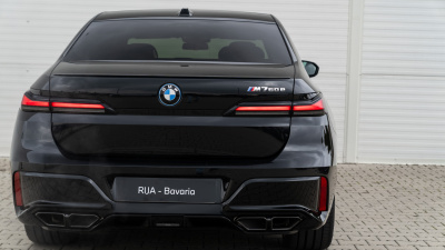 BMW M760e xDrive Sedan