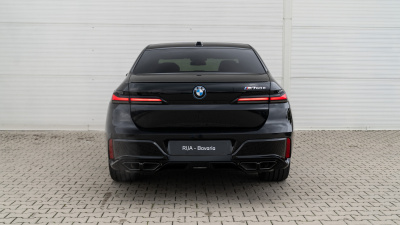 BMW M760e xDrive Sedan (pohľad do interiéru)