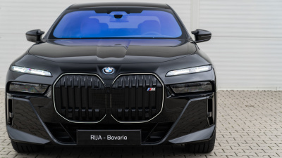 BMW M760e xDrive Sedan