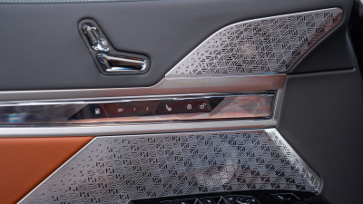 BMW M760e xDrive Sedan