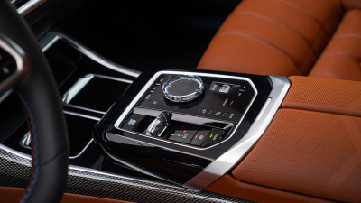 BMW M760e xDrive Sedan