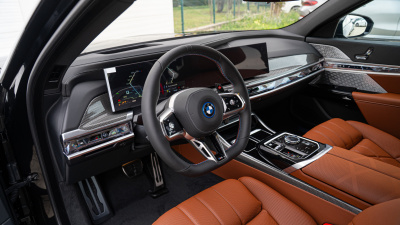 BMW M760e xDrive Sedan