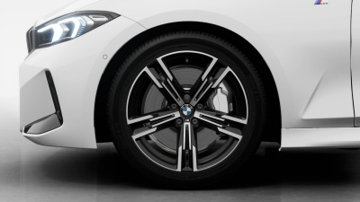 BMW 320d xDrive Touring (pohľad spredu)
