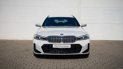 BMW 320d xDrive Touring (pohľad do interiéru)