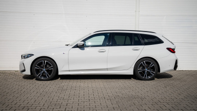 BMW 320d xDrive Touring (pohľad zozadu)