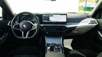 BMW 320d xDrive Touring (pohľad do interiéru)