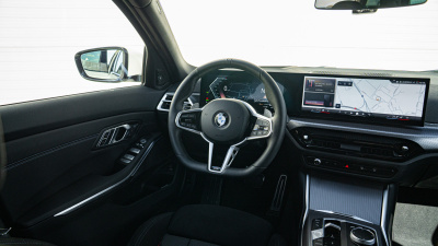 BMW 320d xDrive Touring (pohľad do interiéru)