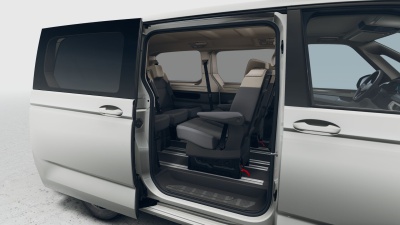 VW Multivan Bulli Long 2.0 TDI (pohľad do interiéru)