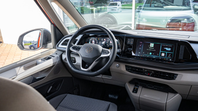 VW Multivan Bulli Long 2.0 TDI (pohľad do interiéru)
