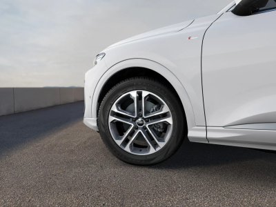 AUDI Q5 Sportback 2.0 TDI Quattro  (pohľad do interiéru)