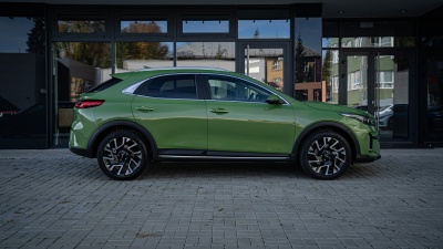 Kia XCeed 1.5 T-GDi Gold (pohľad zboku)