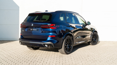 BMW X5 30d xDrive (pohľad zboku)