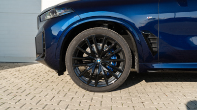 BMW X5 30d xDrive (pohľad spredu)