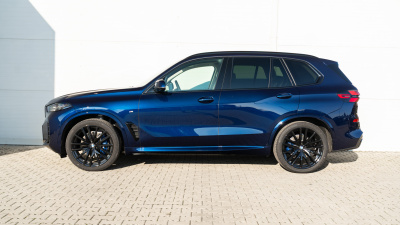 BMW X5 30d xDrive (pohľad zozadu)