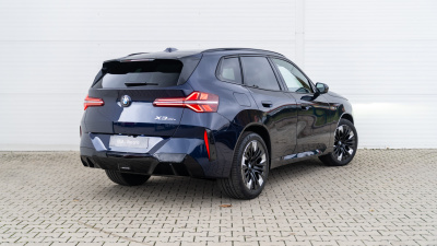 BMW X3 30e xDrive (pohľad zboku)