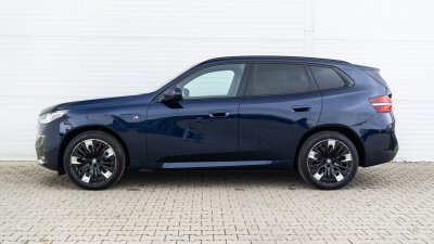 BMW X3 30e xDrive (pohľad zozadu)