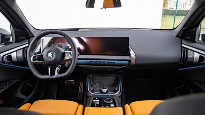 BMW X3 30e xDrive (pohľad do interiéru)