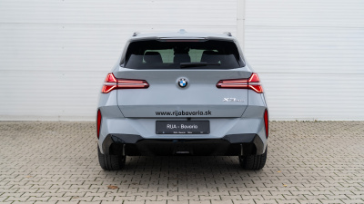 BMW X3 20d xDrive (pohľad do interiéru)