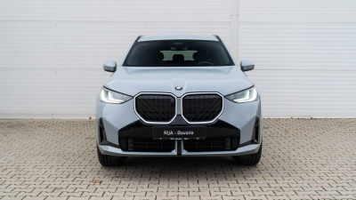 BMW X3 20d xDrive (pohľad do interiéru)