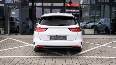 Kia Ceed SW 1.5 T-GDi 7DCT Gold (pohľad spredu)