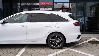 Kia Ceed SW 1.5 T-GDi 7DCT Gold (pohľad do interiéru)