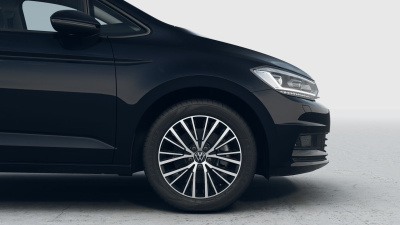 VW Touran 1.5 TSI Limited (pohľad spredu)