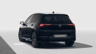 VW Golf 1.5 eTSI R-Line Limited (pohľad zozadu)