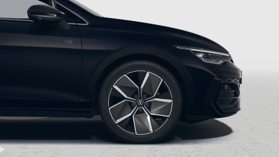 VW Golf 1.5 eTSI R-Line Limited (pohľad spredu)