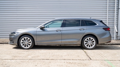 Škoda Superb Combi 2.0 TDI Selection (pohľad zboku)