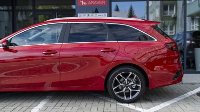 Kia Ceed SW 1.5 T-GDi 7DCT Gold (pohľad do interiéru)