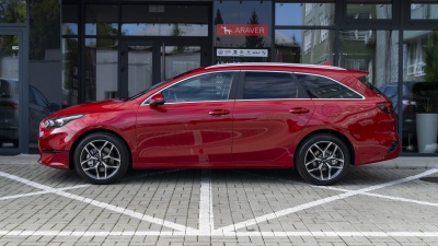 Kia Ceed SW 1.5 T-GDi 7DCT Gold (pohľad zboku)