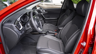 Kia Ceed SW 1.5 T-GDi 7DCT Gold (pohľad do interiéru)