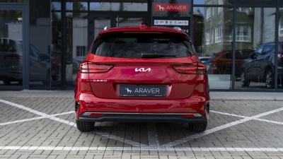 Kia Ceed SW 1.5 T-GDi 7DCT Gold (pohľad spredu)