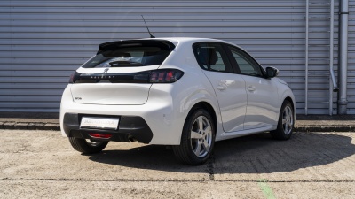 Peugeot 208, 1.2 PureTech  Active (pohľad spredu)