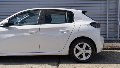 Peugeot 208, 1.2 PureTech  Active (pohľad do interiéru)